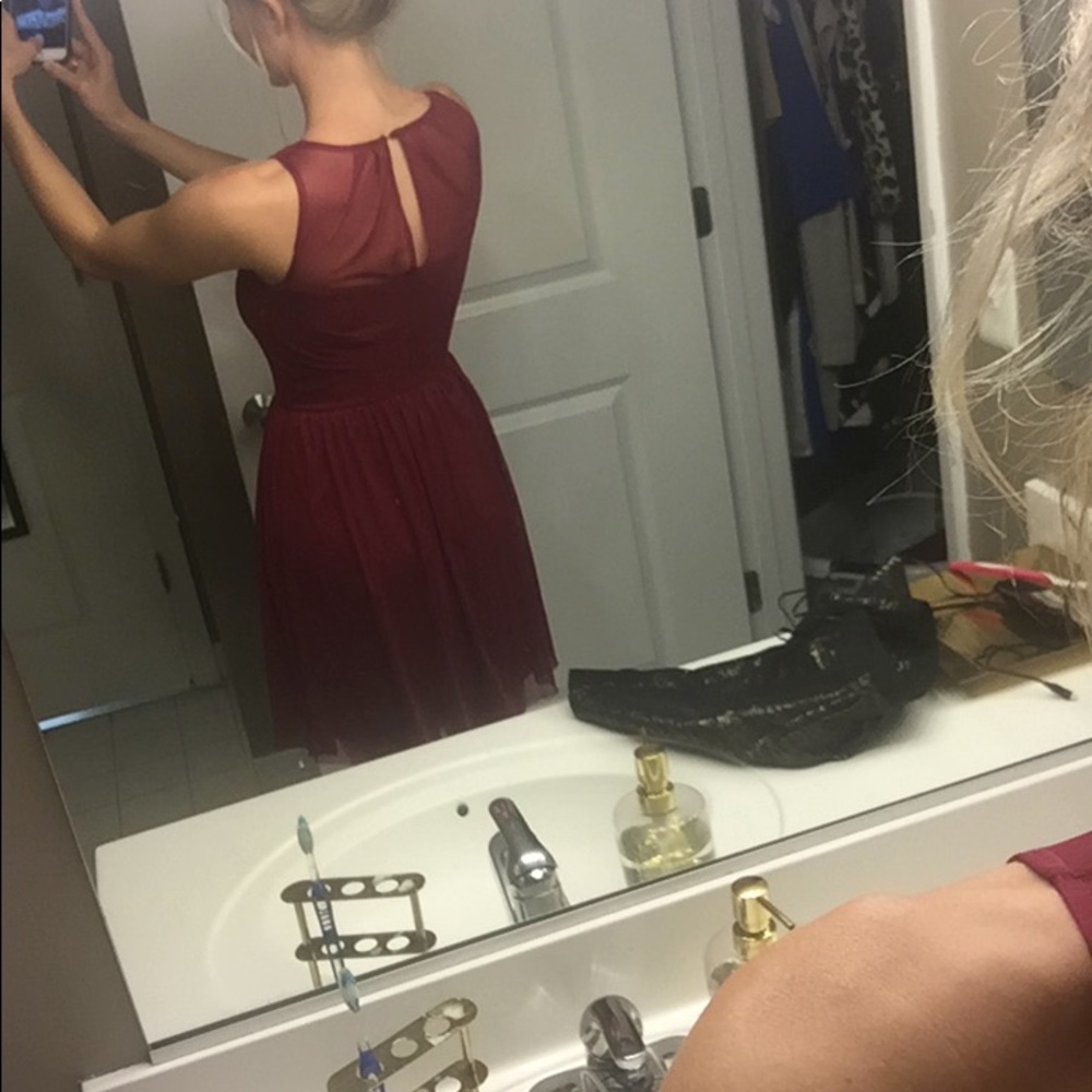 Red dress - Picture 3 of 3